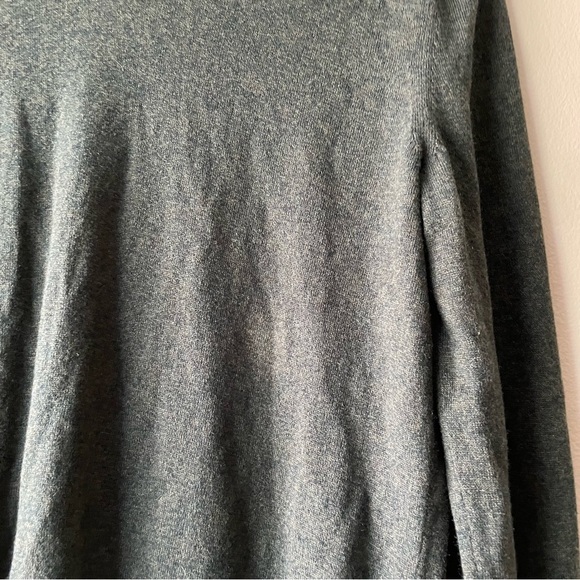 BANANA REPUBLIC Luxury Blend Men's M V-neck Long Sleeve Lightweight Sweater - Picture 6 of 6